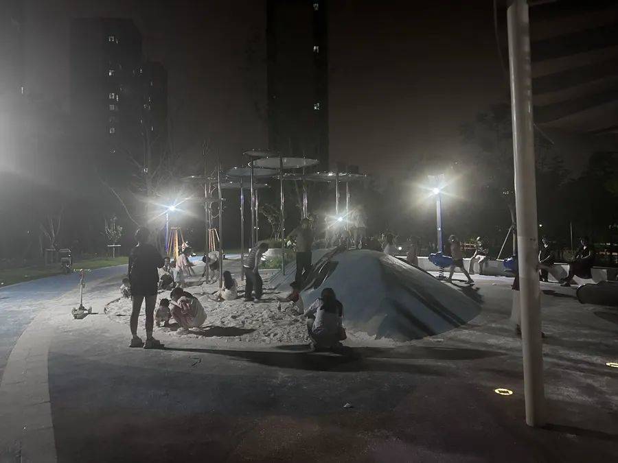 皇冠信用网平台出租
_上海一24小时公园变“尖叫乐园”皇冠信用网平台出租
,居民崩溃:关窗也挡不住魔音穿耳!