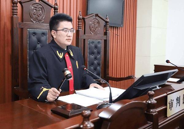 西班牙甲组联赛_秦岭脚下二十年如一日健身晨跑的他西班牙甲组联赛,以自律、温度与力量滋养法治年轮