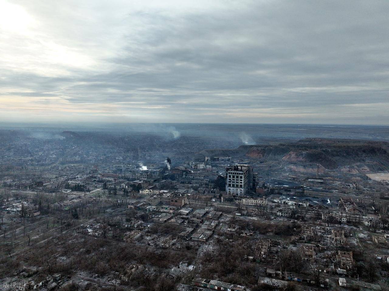 hga025怎么注册
_空袭再现!乌军156旅营区30次剧烈爆炸hga025怎么注册
,无人机与导弹齐飞,1个旅被一举重创!