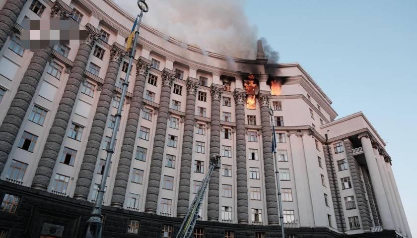 皇冠官方_乌克兰多地遭俄军大规模空袭皇冠官方，政府大楼首次遭袭受损