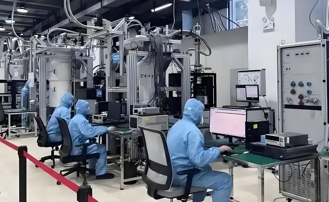 皇冠信用网登2代理申请_大快人心！美国的对华“芯片战争”皇冠信用网登2代理申请，终于重伤自己