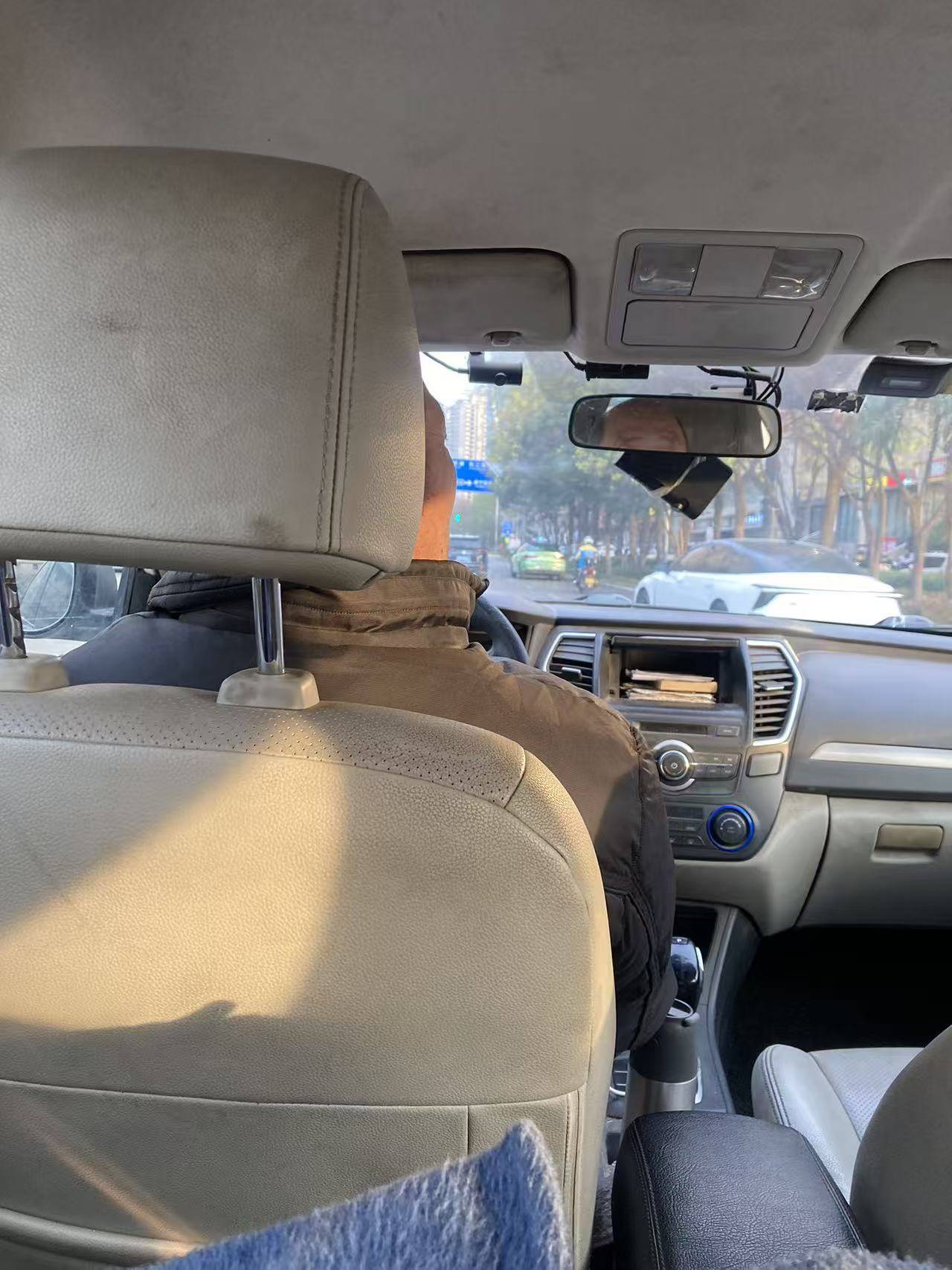 皇冠信用网会员申请
_西安一的哥只用英文和乘客交流皇冠信用网会员申请
,乘客:他锻炼口语想出国旅行,网友:有梦想谁都了不起