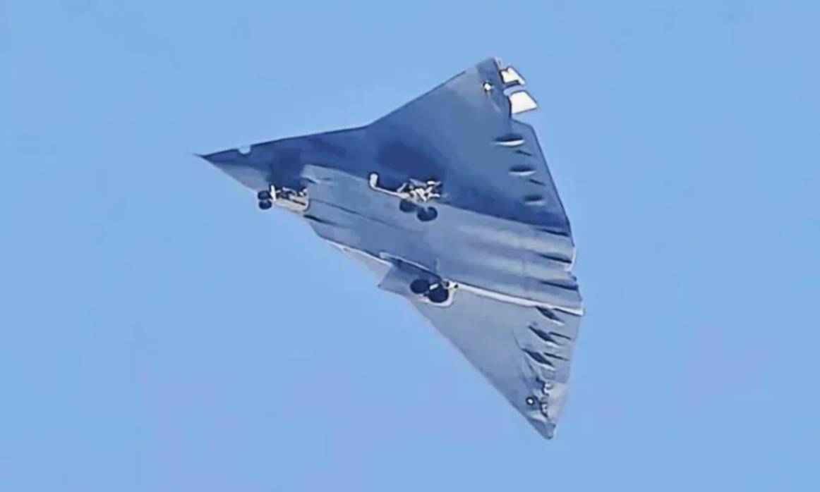 皇冠信用代理注册
_3架歼36皇冠信用代理注册
,10架歼-20A,076舰三机,鹰击20亮剑,美军摆烂不加班了