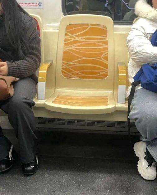 皇冠mos022_“成都地铁实现1人1座”上热搜 网友：建议全国推广
